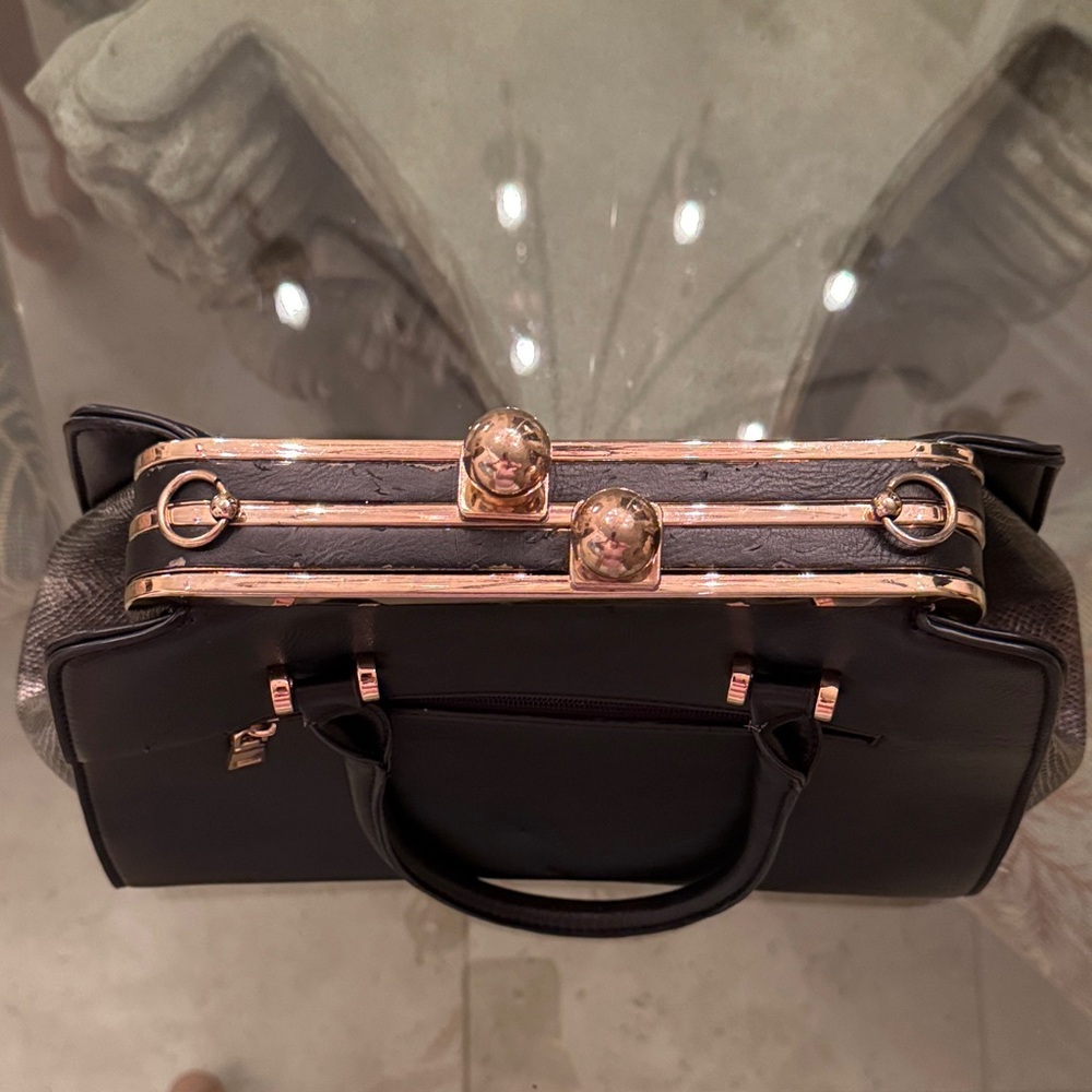 Chic Black Leather Satchel - Picture 3 of 8